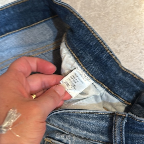 Judy Blue Mid-Rise Boyfriend Fit Destroyed Jeans 7/28 - Picture 3 of 6